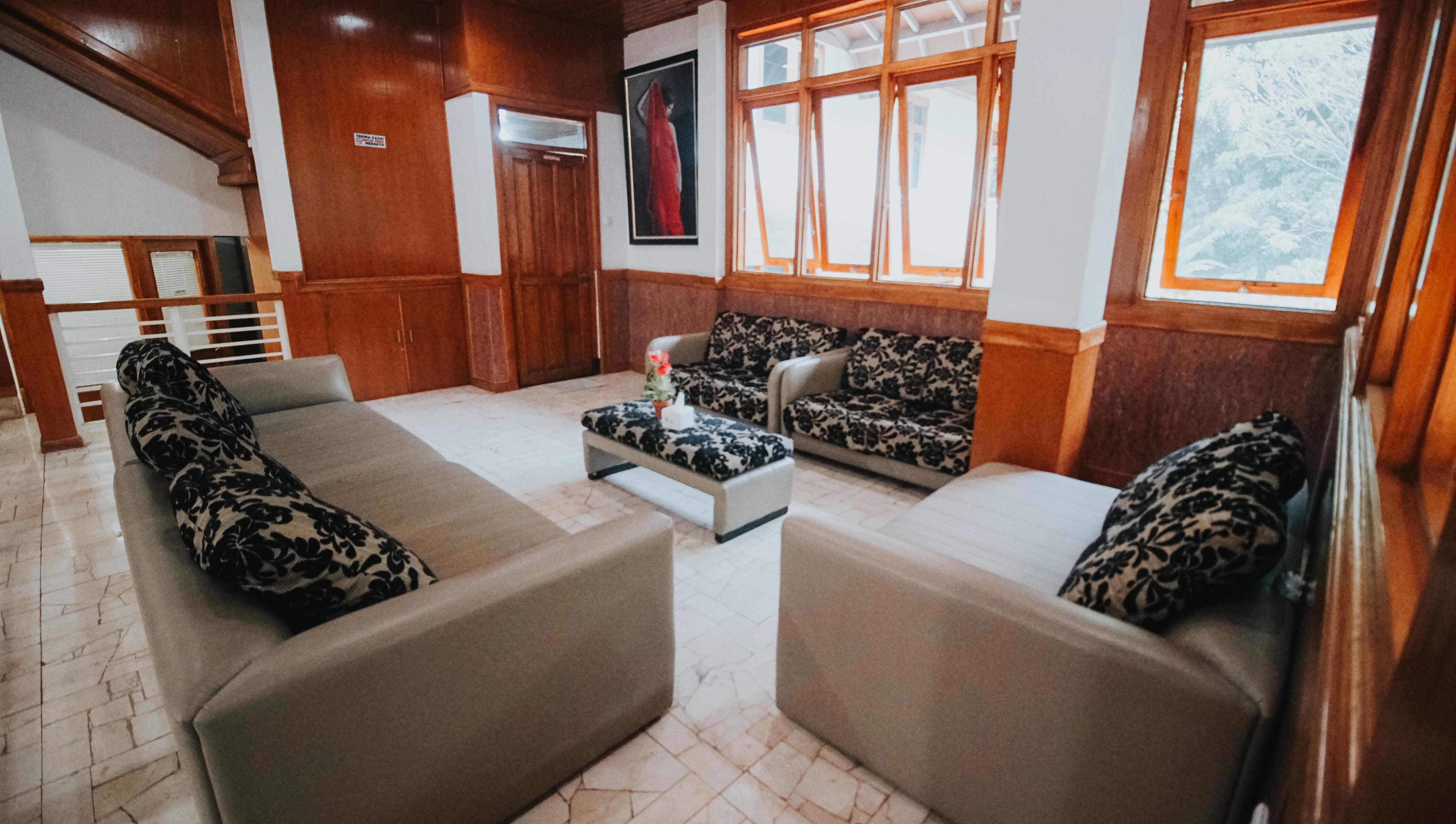 Oyo 1209 Tirtasari Nice Guesthouse Bandung Buitenkant foto